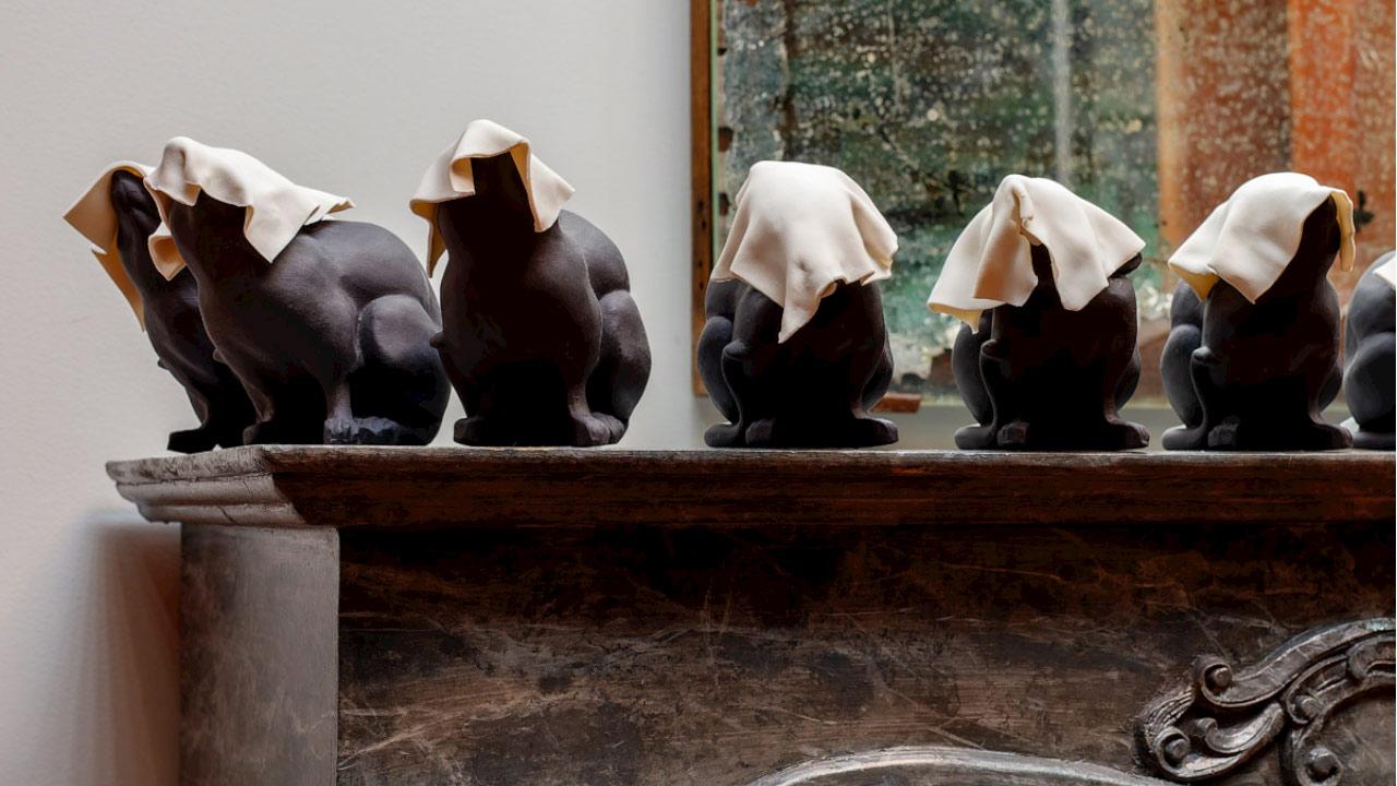 Vue de l’exposition « Les invités » de Gretel Weyer, La Grande Place (Saint-Louis-lès-Bitche), 2025, © Olivier-Henri Dancy / Fondation d’entreprise Hermès