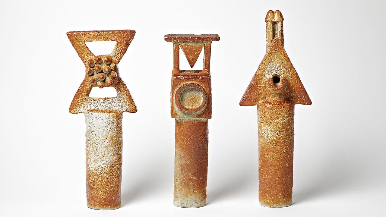 Claudine Monchaussé, Sculptures, 2022, grès, collection privée, courtesy Galerie Sylvain Courbois © Pascal Vangysel, Adagp, Adagp, Paris, 2025