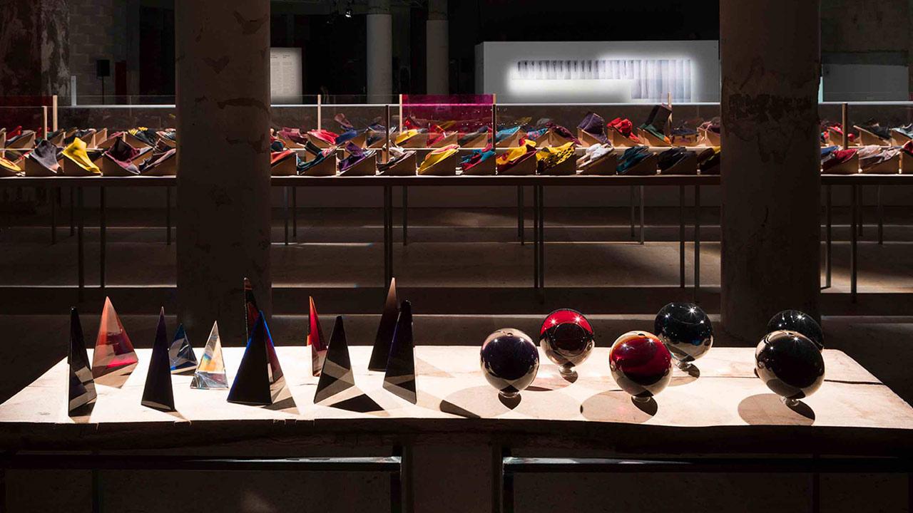 Les mains sans sommeil, exhibition view (DH McNabb, Anastasia Douka), 2017 © Tadzio