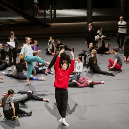 Cunningham × 100 de Merce Cunningham, par les étudiants de la direction des études chorégraphiques du Conservatoire de Paris, 2019 © Charlotte Bommelaer