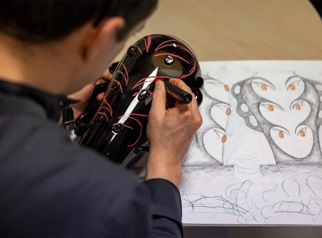 Jacopo Pagin, en résidence à la cristallerie Saint-Louis (Grand Est), 2025 © Tadzio