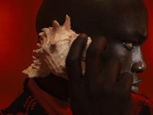 Le messager 14, Eboro, 2025 © Nuits Balnéaires, Adagp, Paris, 2025